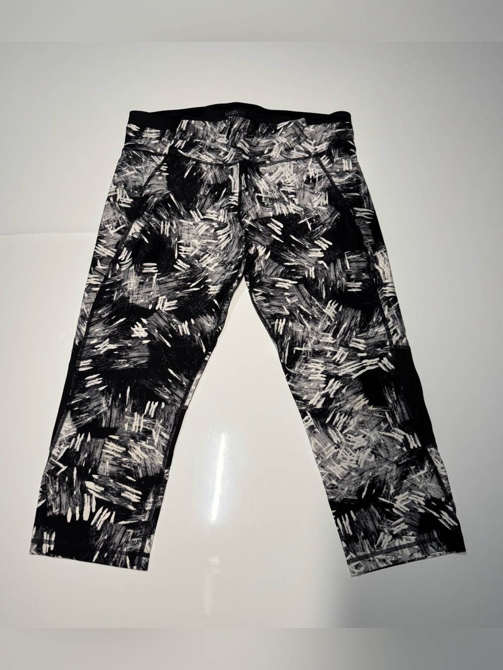 Calvin Klein Women’s Black White Cropped Active Legging Capris Size XL